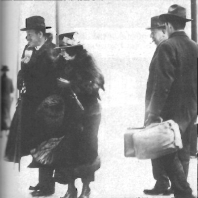 Deputies escorting Ernst Kunwald prisoner of war